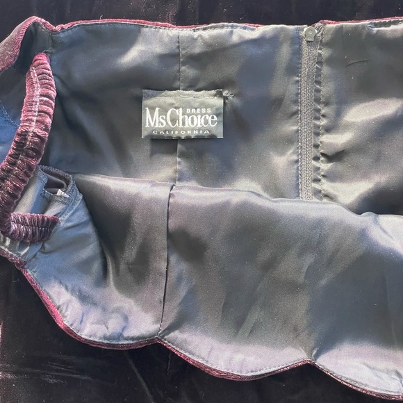 Black velvet petal scalloped neckline off the shoulder dress vintage retro - Picture 6 of 8